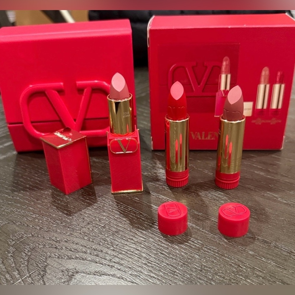 Valentino Rosso Lipstick Set- 1 lipstick & 2 refills!! NIB!!!